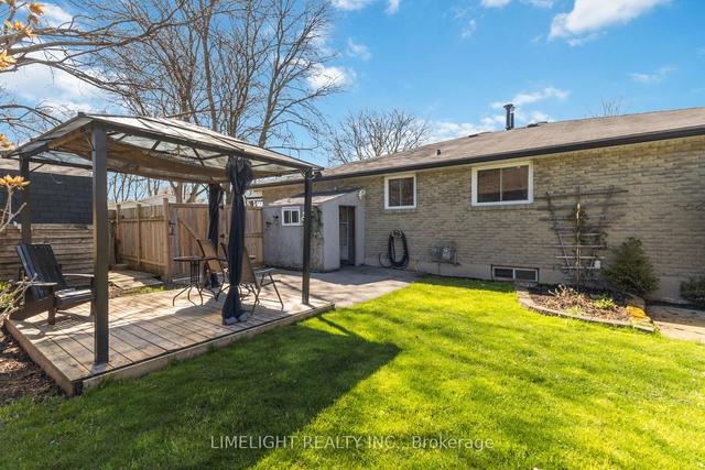 12 Mohegan Cres, House semidetached with 3 bedrooms, 1 bathrooms and 4 parking in London ON | Image 33