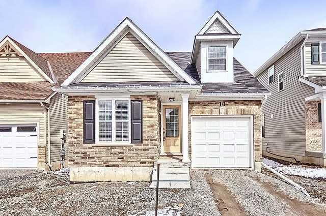 10 Briarwood Ave, House detached with 3 bedrooms, 3 bathrooms and 1 parking in Kawartha Lakes ON | Image 1