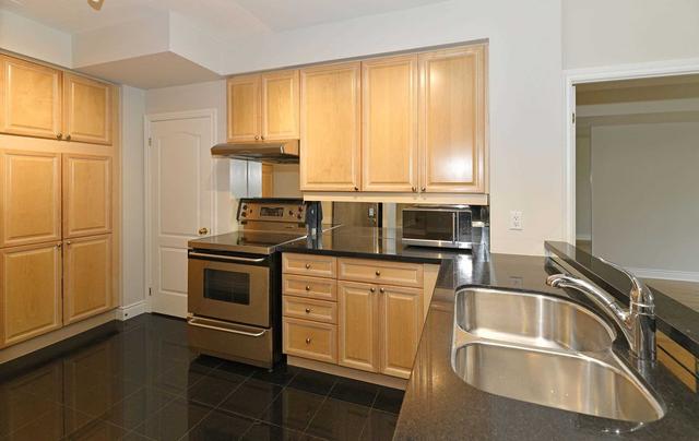 205 - 2 Aberfoyle Cres, Condo with 2 bedrooms, 2 bathrooms and 1 parking in Toronto ON | Image 7
