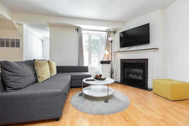 th608 - 15 Laidlaw St, Townhouse with 2 bedrooms, 1 bathrooms and 1 parking in Toronto ON | Image 4