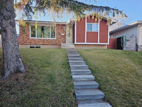 3029 Dover Road Se, House detached with 5 bedrooms, 2 bathrooms and 6 parking in Calgary AB | Card Image