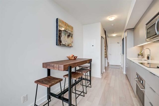 405 - 5 Hanna Ave, Condo with 1 bedrooms, 2 bathrooms and 1 parking in Toronto ON | Image 5