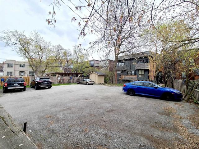 556/558 Spadina Cres, House detached with 9 bedrooms, 11 bathrooms and 12 parking in Toronto ON | Image 13