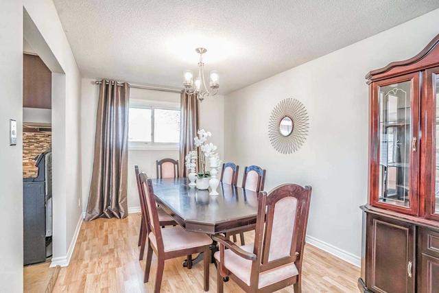37 Linkdale Rd S, House detached with 3 bedrooms, 3 bathrooms and 6 parking in Brampton ON | Image 2