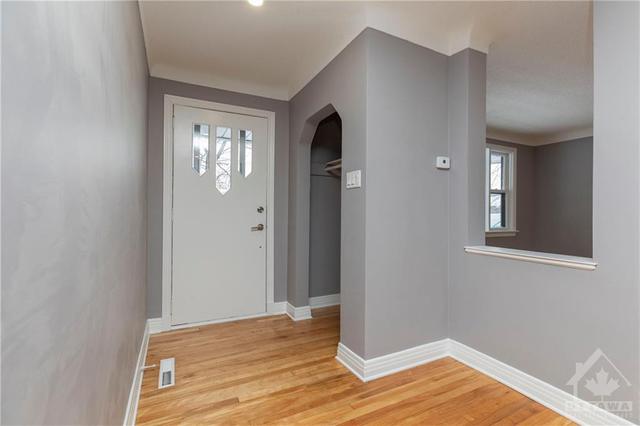 2273 Prospect Avenue, House detached with 4 bedrooms, 1 bathrooms and 1 parking in Ottawa ON | Image 2