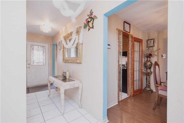 16 Franca Cres, House detached with 3 bedrooms, 3 bathrooms and 2 parking in Toronto ON | Image 3