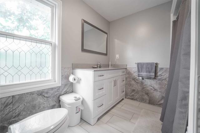 58 Maple St, House detached with 3 bedrooms, 3 bathrooms and 2 parking in St. Catharines ON | Image 3