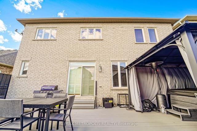 570 Kingsfield Loop, House detached with 4 bedrooms, 5 bathrooms and 6 parking in Oshawa ON | Image 38