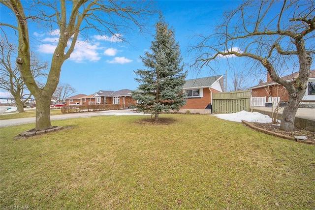 38 Franklin Boulevard, House detached with 3 bedrooms, 1 bathrooms and 4 parking in St. Catharines ON | Image 3
