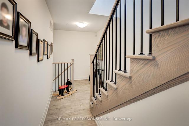 23 - 28 Marina Ave, Townhouse with 3 bedrooms, 3 bathrooms and 1 parking in Toronto ON | Image 4