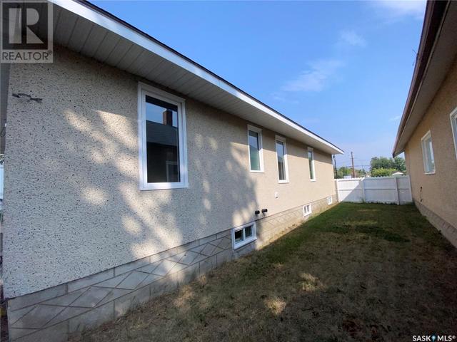 411 Main Street, House detached with 2 bedrooms, 1 bathrooms and null parking in Biggar SK | Image 29