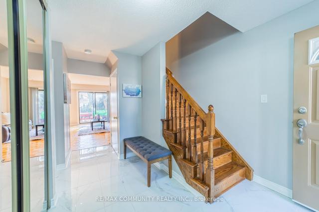 43 Buckhurst Cres, House attached with 3 bedrooms, 2 bathrooms and 3 parking in Toronto ON | Image 9