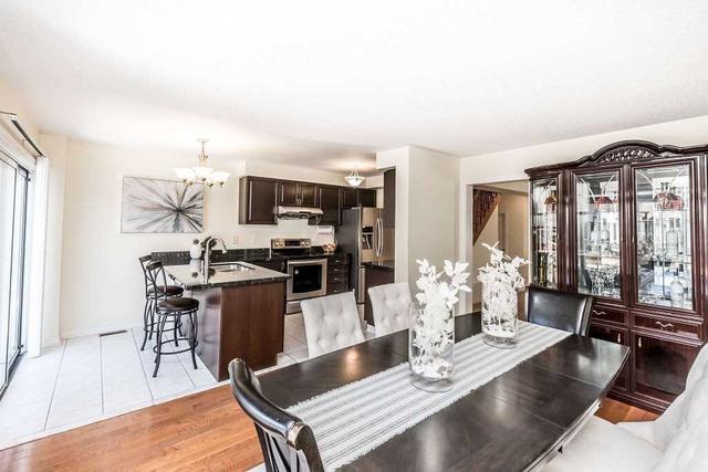 7120 Magistrate Terr, House semidetached with 3 bedrooms, 3 bathrooms and 5 parking in Mississauga ON | Image 4