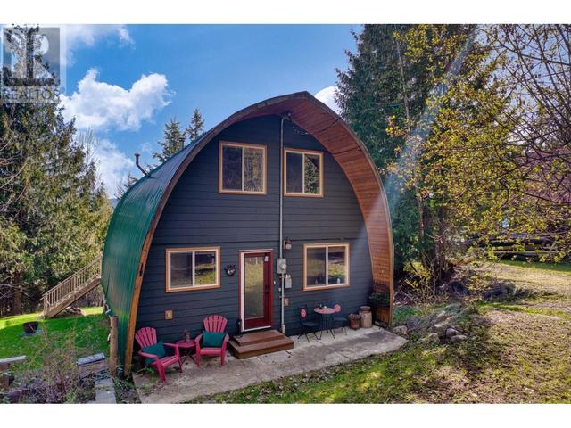 7456 Anglemont Way, House detached with 2 bedrooms, 2 bathrooms and 6 parking in Columbia Shuswap F BC | Image 65
