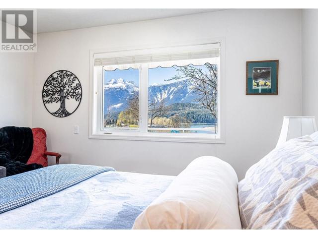 408 Fifth Street W, House attached with 3 bedrooms, 2 bathrooms and 2 parking in Revelstoke BC | Image 9