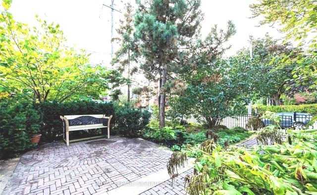 1 Maynard Ave S, House detached with 5 bedrooms, 4 bathrooms and 2 parking in Toronto ON | Image 4