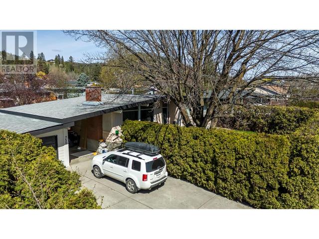 750 Glenmore Drive, House detached with 5 bedrooms, 3 bathrooms and 1 parking in Kelowna BC | Image 3