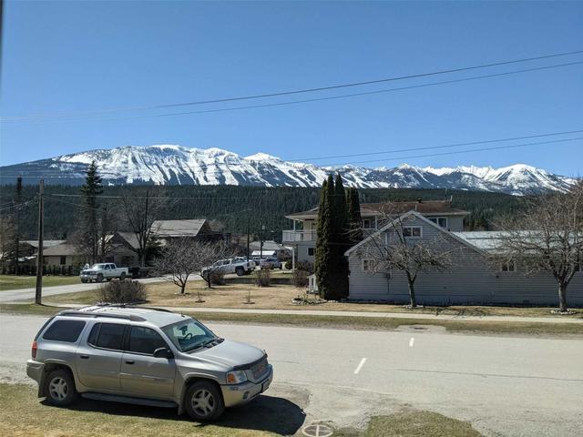701 8th St, House detached with 3 bedrooms, 3 bathrooms and 4 parking in Golden BC | Image 7