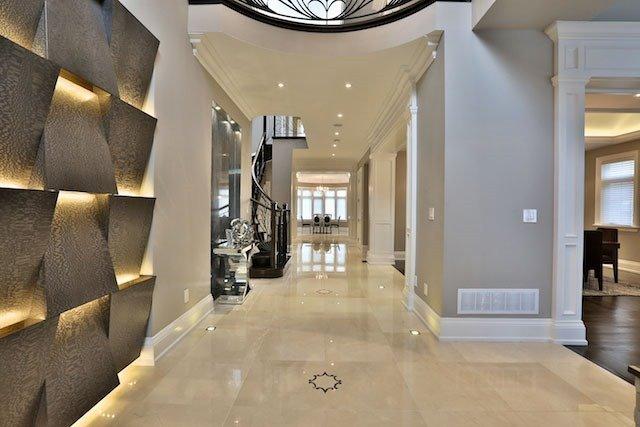 104 Upper Canada Dr, House detached with 4 bedrooms, 7 bathrooms and 4 parking in Toronto ON | Image 2