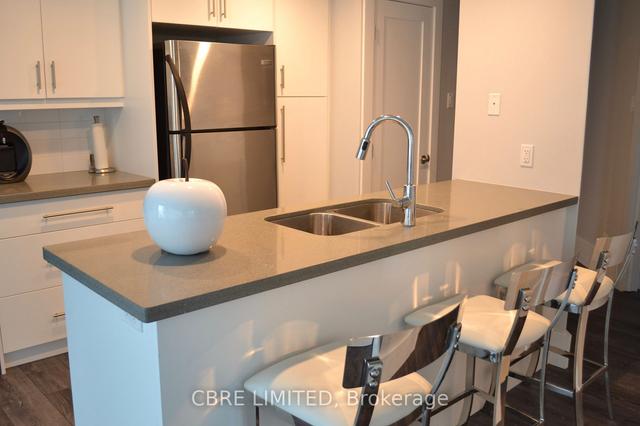 2402 - 99 Harbour Sq, Condo with 2 bedrooms, 2 bathrooms and 0 parking in Toronto ON | Image 12
