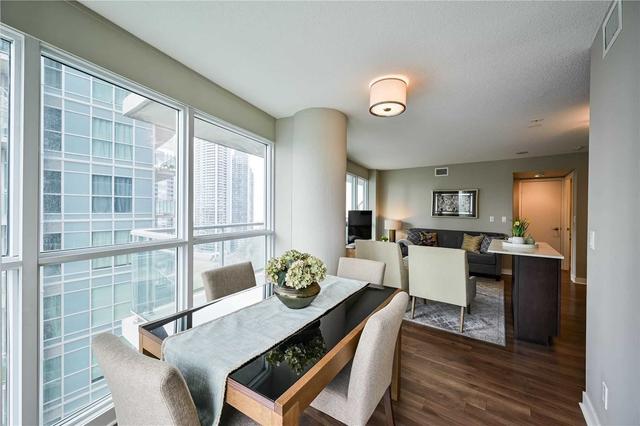 1813 - 155 Legion Rd N, Condo with 2 bedrooms, 2 bathrooms and 1 parking in Toronto ON | Image 3