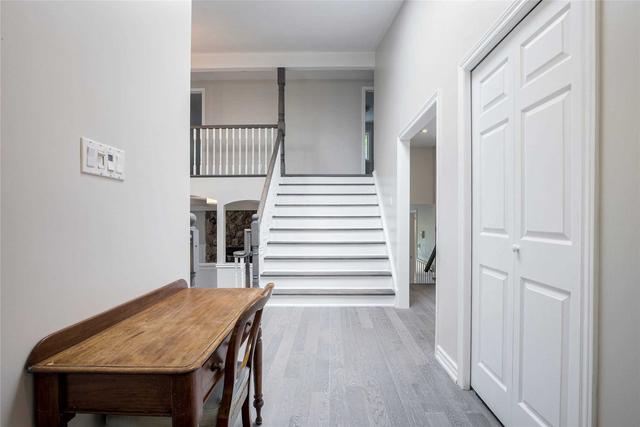 141 Castle Cres, House detached with 4 bedrooms, 3 bathrooms and 6 parking in Oakville ON | Image 14