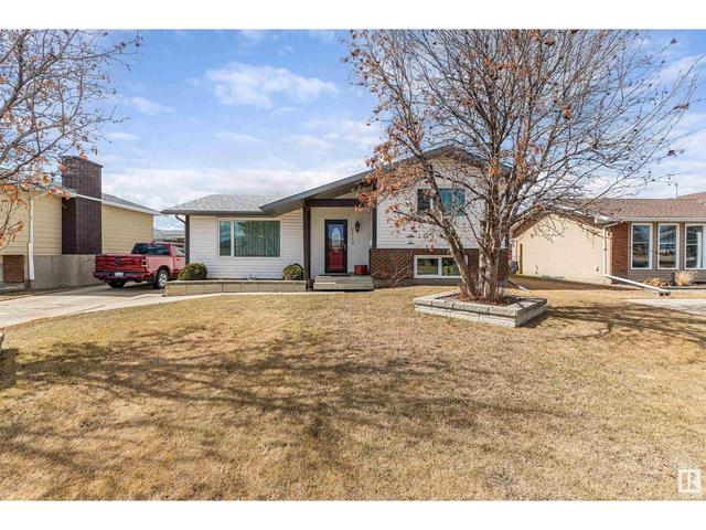 9712 Morinville Dr, House detached with 4 bedrooms, 2 bathrooms and 4 parking in Morinville AB | Image 1