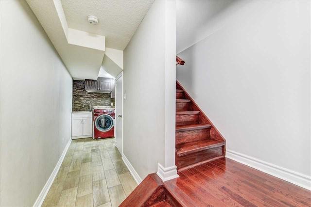 9 Rivitt Pl, House attached with 3 bedrooms, 3 bathrooms and 4 parking in Toronto ON | Image 16