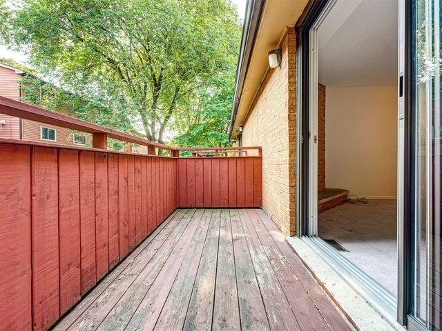 21 Bards Walkway, Townhouse with 3 bedrooms, 3 bathrooms and 2 parking in Toronto ON | Image 7