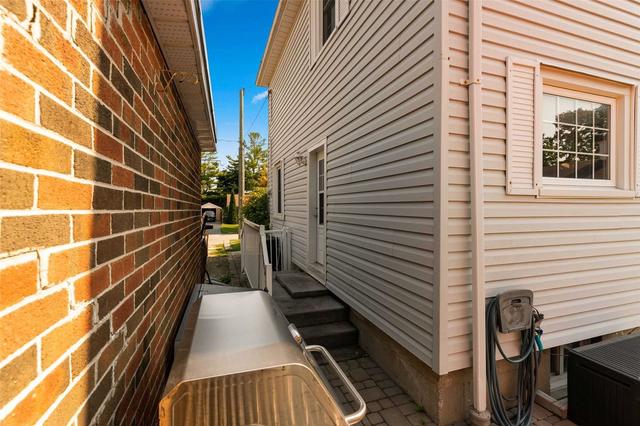 50 Newton St, House detached with 3 bedrooms, 1 bathrooms and 4 parking in Barrie ON | Image 14