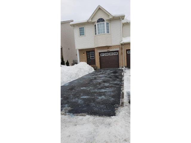 236 Rolling Meadow Crescent, Townhouse with 3 bedrooms, 3 bathrooms and 3 parking in Ottawa ON | Image 1