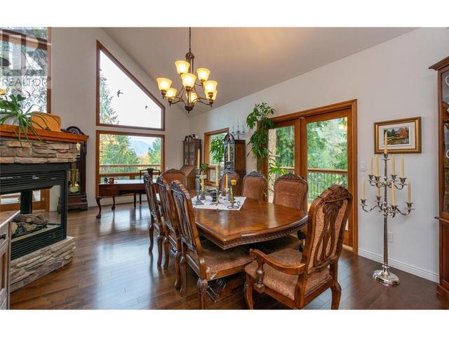 2611 Duncan Road, House detached with 5 bedrooms, 3 bathrooms and 2 parking in Columbia Shuswap C BC | Image 12