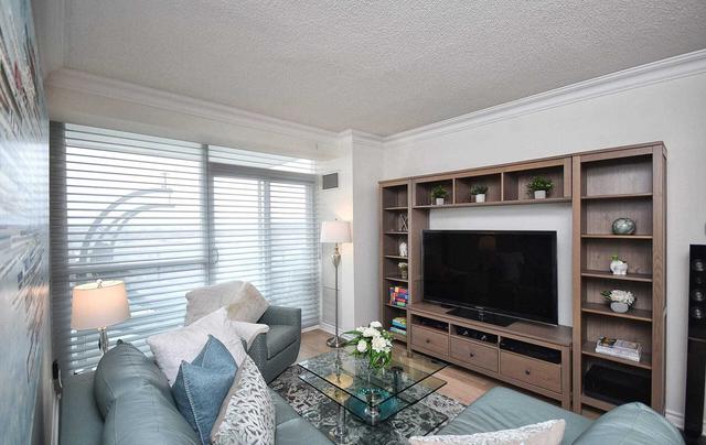 1207 - 88 Promenade Circ, Condo with 2 bedrooms, 2 bathrooms and 1 parking in Vaughan ON | Image 2
