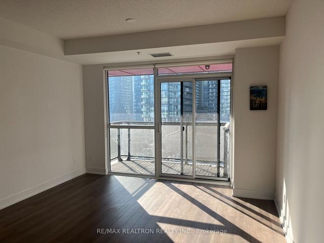 1105 - 318 Richmond St W, Condo with 1 bedrooms, 1 bathrooms and 0 parking in Toronto ON | Image 6