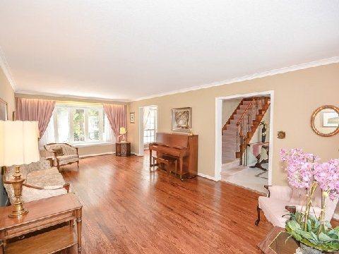 2134 Portway Ave, House detached with 5 bedrooms, 3 bathrooms and 6 parking in Mississauga ON | Image 2
