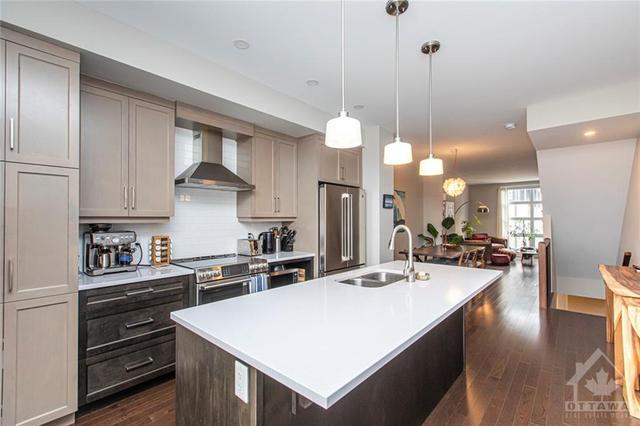 81 Oblats Avenue, Townhouse with 2 bedrooms, 3 bathrooms and 2 parking in Ottawa ON | Image 4