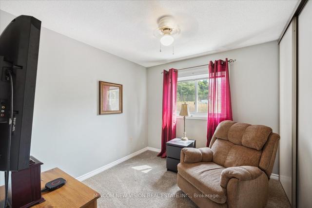 1024 Snowberry St, House semidetached with 3 bedrooms, 2 bathrooms and 4 parking in Oshawa ON | Image 15