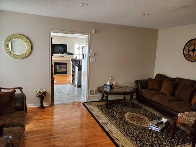 740 Rossellini Dr, House semidetached with 3 bedrooms, 4 bathrooms and 4 parking in Mississauga ON | Image 3