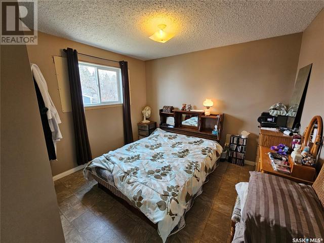 704 1st Street E, House detached with 4 bedrooms, 1 bathrooms and null parking in Meadow Lake SK | Image 5