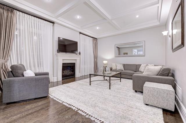 155 Hoey Cres, House detached with 4 bedrooms, 6 bathrooms and 4 parking in Oakville ON | Image 2