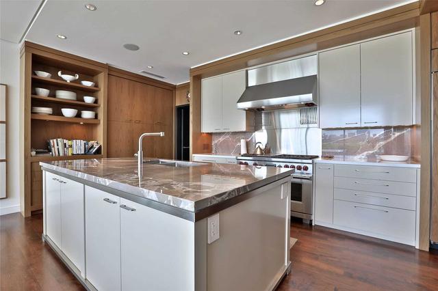 1102 - 155 Cumberland St, Condo with 3 bedrooms, 3 bathrooms and 2 parking in Toronto ON | Image 3