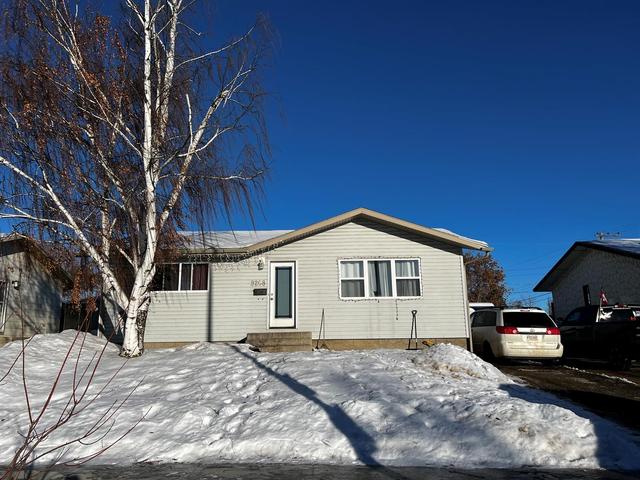 9208 108 Avenue, House detached with 4 bedrooms, 2 bathrooms and 4 parking in Grande Prairie AB | Image 1