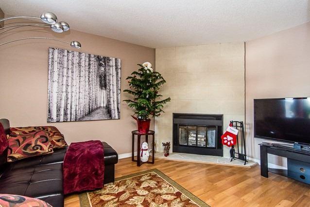 948 Attersley Dr, House attached with 3 bedrooms, 2 bathrooms and 3 parking in Oshawa ON | Image 6