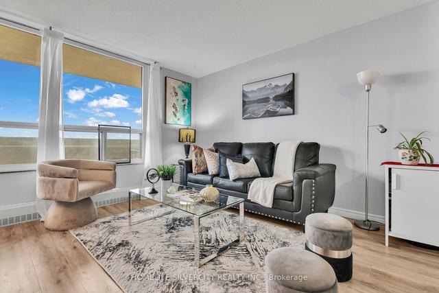 1107 - 3390 Weston Rd, Condo with 2 bedrooms, 1 bathrooms and 1 parking in Toronto ON | Image 3