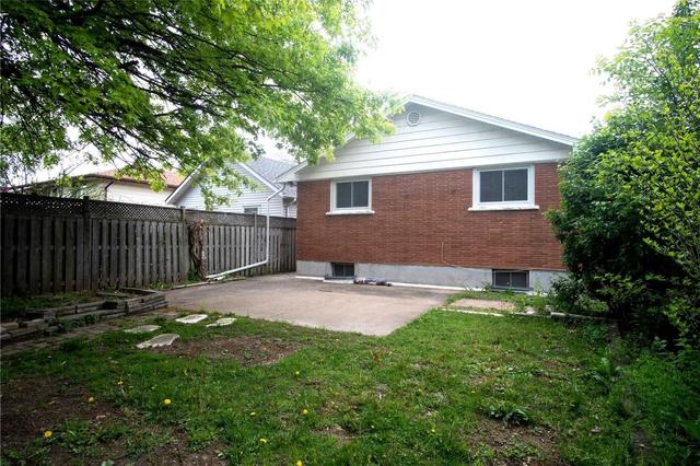 main - 5 Alexandra Blvd, House detached with 3 bedrooms, 1 bathrooms and 1 parking in St. Catharines ON | Image 8