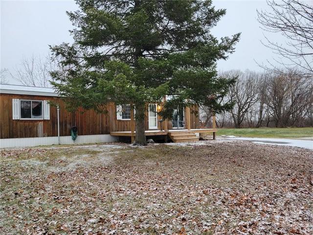 16 Saddle Avenue, House detached with 2 bedrooms, 2 bathrooms and 4 parking in Rideau Lakes ON | Image 5