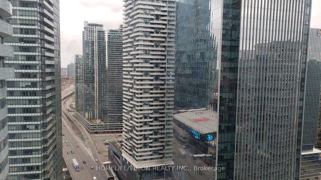 3001 - 12 York St, Condo with 1 bedrooms, 1 bathrooms and 0 parking in Toronto ON | Image 2