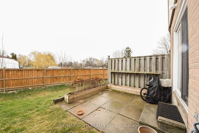71 Craigleigh Cres, Townhouse with 3 bedrooms, 2 bathrooms and 1 parking in Brampton ON | Image 35