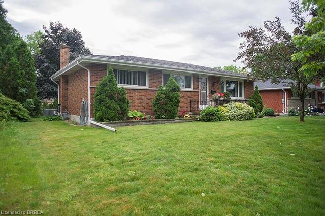 12 Evelyn Street, House detached with 3 bedrooms, 1 bathrooms and null parking in Brantford ON | Image 2