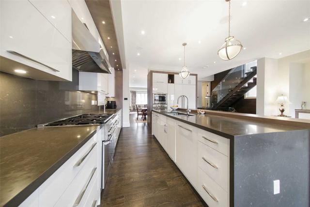29 Sunshine St, House detached with 4 bedrooms, 5 bathrooms and 6 parking in Toronto ON | Image 6